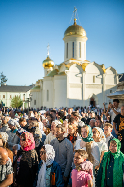 Патриаршее служение в канун дня памяти преподобного Сергия Радонежского в Троице-Сергиевой лавре. Всенощное бдение