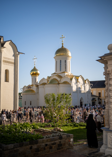 Патриаршее служение в канун дня памяти преподобного Сергия Радонежского в Троице-Сергиевой лавре. Всенощное бдение