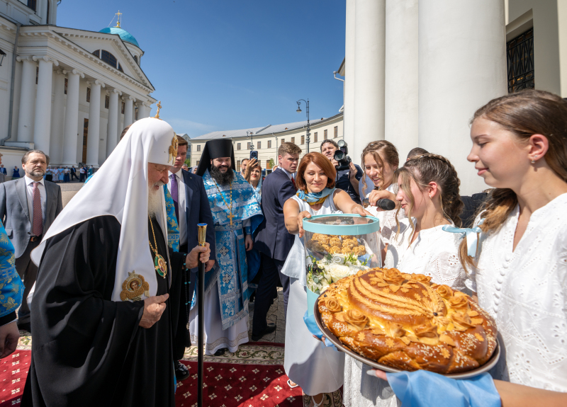 Патриарший визит в Татарстанскую митрополию. Освящение храма в честь Тульского образа святителя Николая Чудотворца в Казанском Богородицком монастыре. Божественная литургия