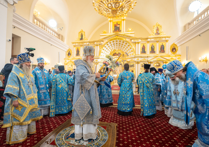 Патриарший визит в Татарстанскую митрополию. Освящение храма в честь Тульского образа святителя Николая Чудотворца в Казанском Богородицком монастыре. Божественная литургия